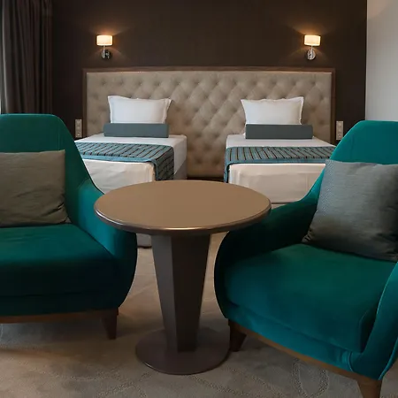 Hotel Cherno 4*
